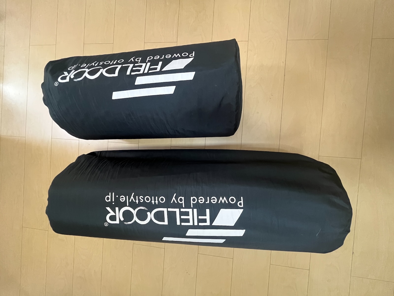 専用の収納袋に収めたFIELDOORのS・Mサイズのマット